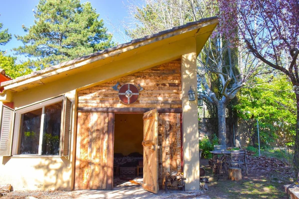 El descanso de Odín ¡Una auténtica posada vikinga! Mataelpino Exterior foto