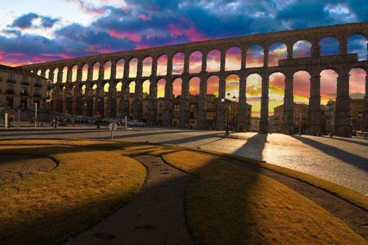El descanso de Odín ¡Una auténtica posada vikinga! Mataelpino Exterior foto